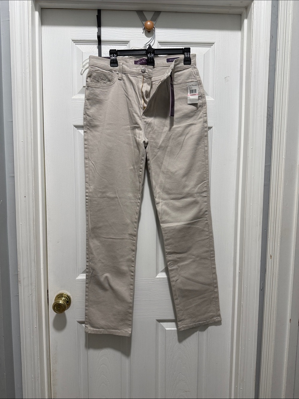 NWT Sz 10 Avg Gloria Vanderbilt “Amanda” Straight Leg Jeans Natural Sand